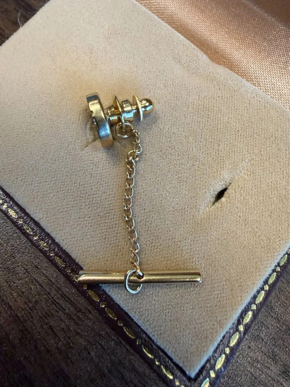 Vintage DUNHILL Gold-Plated Tie Tack/Circular Design w Chain - Picture 3 of 4
